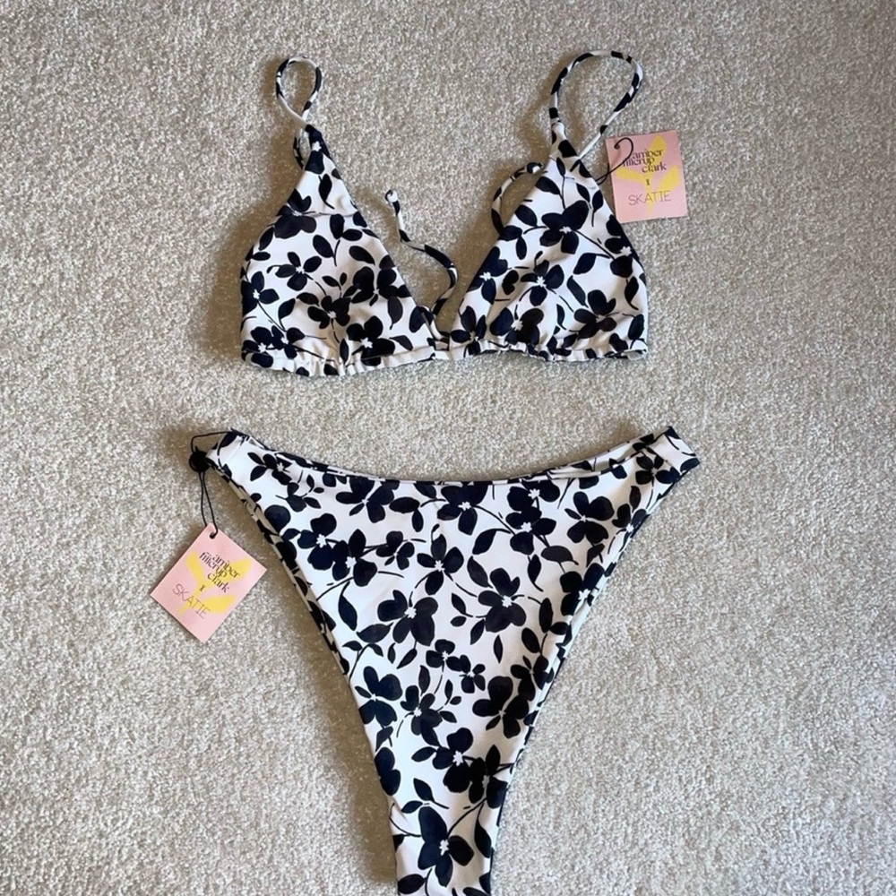 Skatie bikini set Kelly bottoms and Ella top in Greenwich